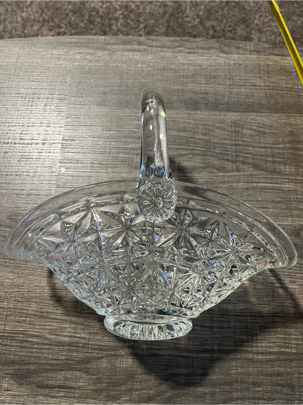 L.E Smith Brides Basket, Cut glass bowl. Decorative. No cracks/chips.